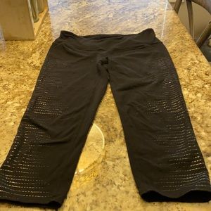 ATHLETA Capri leggings size Medium